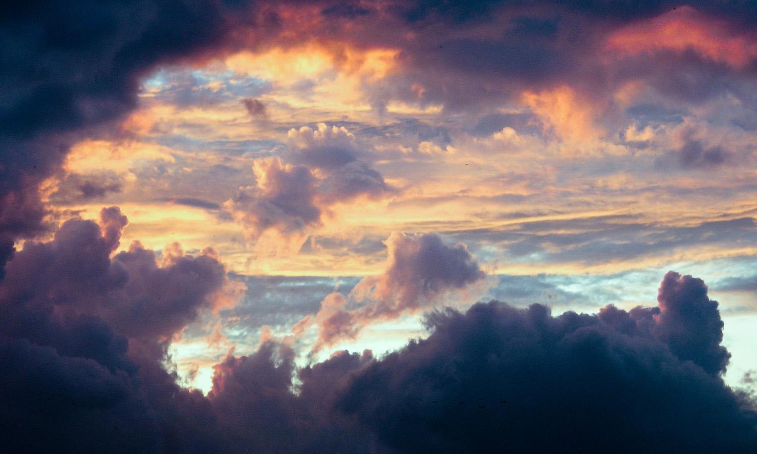 A sunset on a cloudy day.